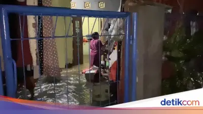 Banjir Setu Pedongkelan Depok Rendam Permukiman, Akses Jalan Terputus