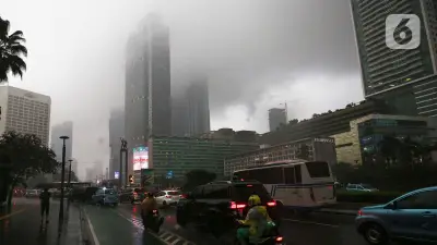 BMKG Peringatkan Hujan Lebat Disertai Petir dan Angin Kencang di Kota-Kota Besar Indonesia
