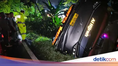 Bus Terperosok ke Jurang di Lahat Sumsel, Polisi Evakuasi Penumpang
