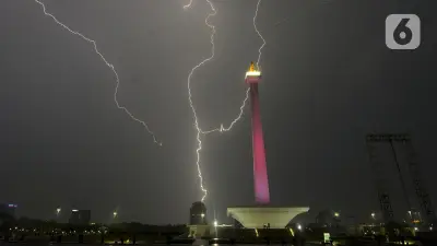 Cuaca Jakarta Hari Ini: Hujan Ringan hingga Petir Mengancam Sejak Pagi