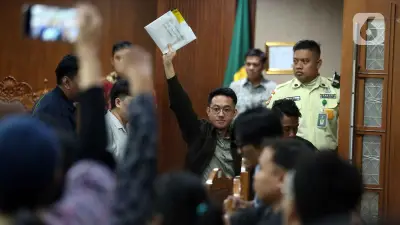 Delpedro Marhaen Rayakan Kebebasan dengan Syukuran Sederhana dan Pallubasa