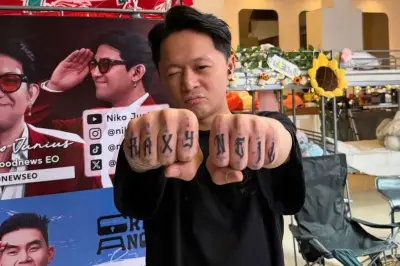 DJ Bravy Abadikan Nama Andrew Raxy Neil dengan Tato di Kedelapan Jarinya