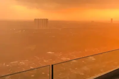 Fenomena Langit Kuning Oranye di Surabaya Bikin Warganet Heboh