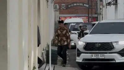 Gibran Silaturahmi ke Gus Karim di Solo, Minta Doa untuk Kesehatan Jokowi