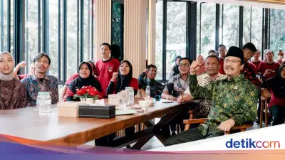 Gus Ipul Gelar Halalbihalal Sederhana Bersama Petugas Cleaning Service Kemensos