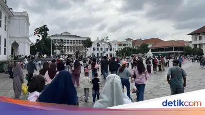 H+5 Lebaran, Kota Tua Jakarta Ramai Pengunjung hingga Sore Hari