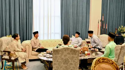 Hangatnya Halalbihalal Prabowo dan Jokowi di Istana, Duduk Satu Sofa Bercengkerama