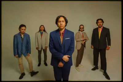 Hindia dan .Feast Batal Tampil di Land Fest 2026, Promotor Belum Selesaikan Administrasi