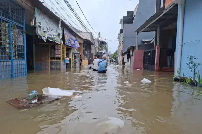 Hujan Deras Rendam Jakarta, 75 RT dan 19 Ruas Jalan Terendam Banjir