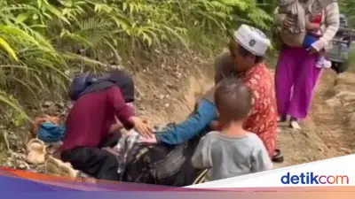 Ibu Hamil di Mamuju Sulbar Melahirkan di Jalan Akibat Akses Puskesmas Rusak