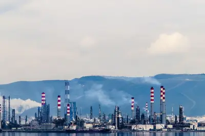 Iran Tutup Selat Hormuz, Trump Ancam Serang 20 Kali Lebih Keras