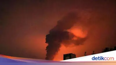 Israel Serang Depot Minyak Iran, Kebakaran Besar Landa Kawasan Teheran