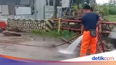 Jalur Pantura Pasuruan Kembali Dilintasi Setelah Banjir Surut Pagi Ini