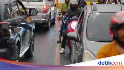 Kapolresta Bandung Turun Langsung Atasi Kemacetan Parah di Kawasan Wisata Pacira