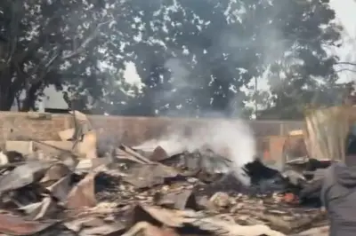 Kebakaran Hanguskan 14 Kios Material di Bandung, Diduga Bermula Saat Subuh