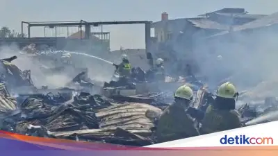 Kebakaran Hanguskan Bangunan di Kalideres, Diduga Bermula dari Gudang Palet Kayu