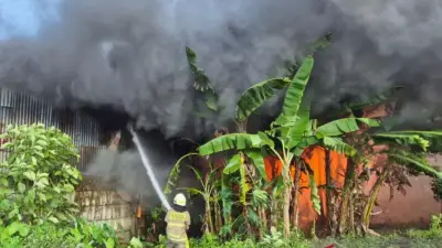 Kebakaran Hanguskan Lapak dan Tiga Rumah di Cakung Jakarta Timur, 20 Jiwa Selamat