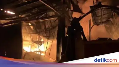 Kebakaran Pabrik Terpal di Bogor Padam Setelah 7 Jam, Tak Ada Korban Jiwa