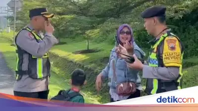 Keluarga Pemudik Bekasi Kebingungan Diturunkan Bus di Tol Semarang-Solo