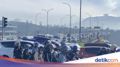 Kemacetan Parah Landa GT Parungkuda Tol Bocimi H+3 Lebaran, Merambat ke Jalan Arteri