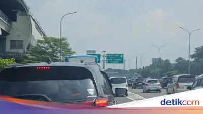 Kemacetan Parah Landa Tol Jagorawi Arah Cibubur Siang Ini
