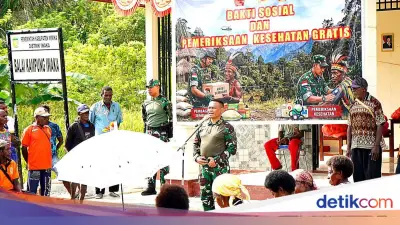 Koops TNI Papua Gelar Pengobatan Gratis dan Bagi Sembako di Iwaka Mimika