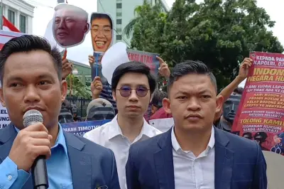 Korban Dugaan Penipuan Kripto Timothy Ronald Gelar Aksi di Depan Gedung OJK