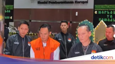KPK Bongkar Goodie Bag THR Rp 100 Juta Hasil Pemerasan Bupati Cilacap