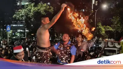 Massa Banser Bubar Usai Dengar Pesan Yahya Cholil Staquf, Sempat Ricuh di KPK