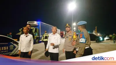 Menhub Dudy Purwagandhi Jelaskan Protes Pemudik Saat Kunjungan di Pelabuhan Ketapang
