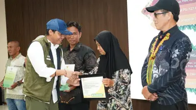 Menhut Bagikan 8,3 Juta Sertifikat Perhutanan Sosial di IKN, Dukung Kesejahteraan Petani Hutan