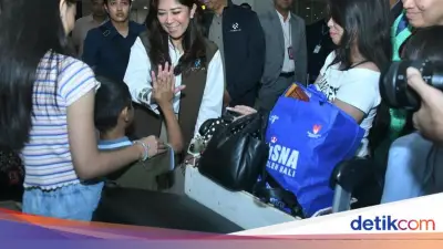 Menkomdigi Tinjau Bandara Ngurah Rai, Jamin Telekomunikasi Mudik 2026 Aman