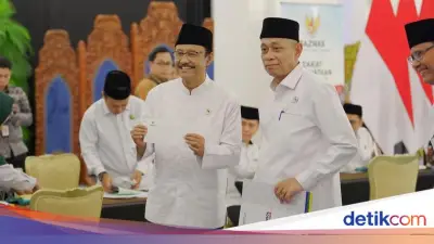 Mensos dan Wamensos Tunaikan Zakat di Istana, Diikuti Pejabat Lainnya