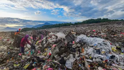 Mikroplastik Menginvasi Seluruh Perairan Dunia, dari Air Minum hingga Kutub