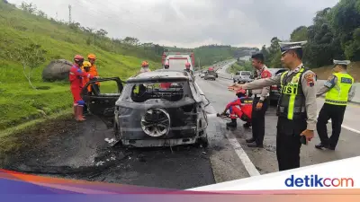 Mobil Ford EcoSport Terbakar di Tol Semarang-Solo Saat Hendak ke Surabaya