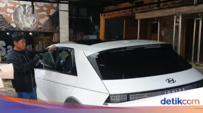 Mobil Ioniq 5 Dibobol Maling Modus Pecah Kaca di Serpong, iPhone Rp20 Juta Digasak