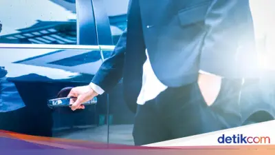 Mobil Tiba-tiba Terkunci di Gunung Putri Bogor, Polisi Bantu Evakuasi