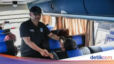 Pedagang Bakso Beri Bakso untuk Gubernur Jateng sebagai Terima Kasih atas Mudik Gratis