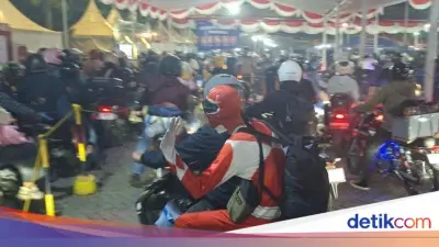 Pemudik Power Ranger Merah Warnai Arus Mudik di Pelabuhan Ciwandan