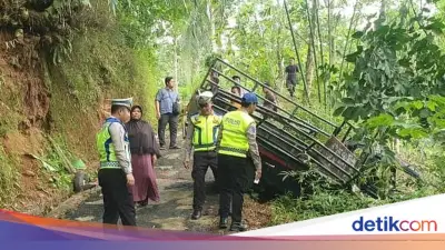 Pikap Rombongan Warga Kebumen Terguling di Jalan Menanjak, 3 Tewas