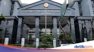 PN Jakarta Pusat Telusuri Video Viral Petugas Main Game Saat Bertugas