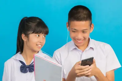 Polandia Rencanakan Larangan Ponsel untuk Siswa di Bawah 16 Tahun di Sekolah