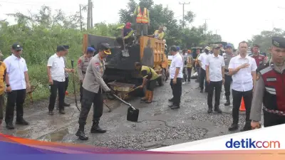 Polda Sumsel Perbaiki Jalan di Tiga Wilayah untuk Antisipasi Arus Mudik 2026