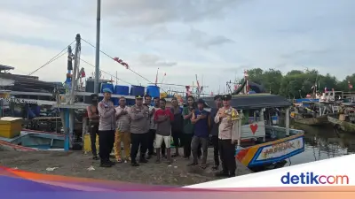 Polisi Patroli Pesisir Tangerang, Ingatkan Kapal Jangan Angkut Muatan Berlebih