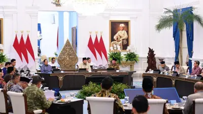 Prabowo Diapit SBY dan Jokowi dalam Pertemuan Elite Bahas Isu Global di Istana