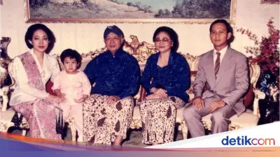 Prabowo Unggah Foto Lawas Bersama Soeharto dan Ibu Tien di Momen Ultah Putranya Didit