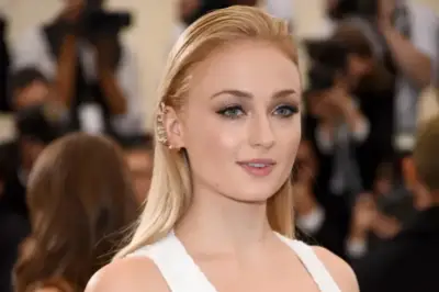 Produksi Serial Tomb Raider Prime Video Terhenti, Sophie Turner Cedera di Lokasi Syuting