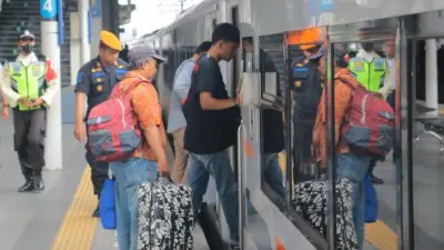 PT KAI Tetapkan Pemberhentian Luar Biasa di Stasiun Jatinegara untuk Antisipasi Kemacetan