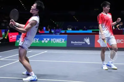 Raymond/Nikolaus Awali All England 2026 dengan Kemenangan Dramatis