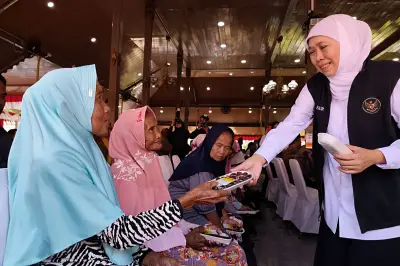 Ribuan Warga Antusias Ikuti Riyayan Idul Fitri Gubernur Jatim di Grahadi Surabaya